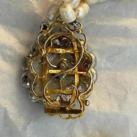 Rare Vintage Baroque pearl necklace with brooch closure - Picture 9 of 11